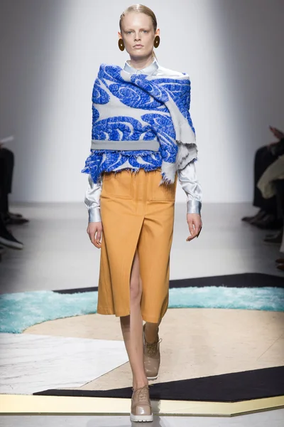 Look 9